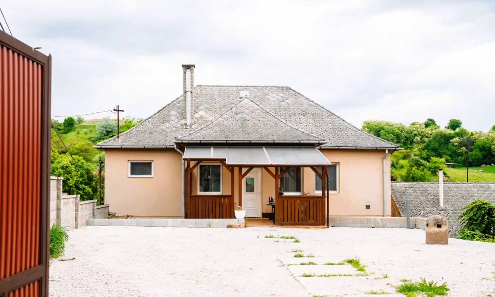 Nálunk a vendég nem csak megszáll, hanem hazaérkezik